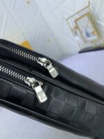 Louis Vuitton Avenue Slingbag M46327 chain looks