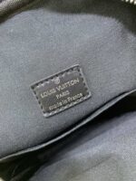 Louis Vuitton Avenue Slingbag M46327 logo view