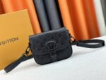 louis vuitton Montsouris Messenger black PM​ bag